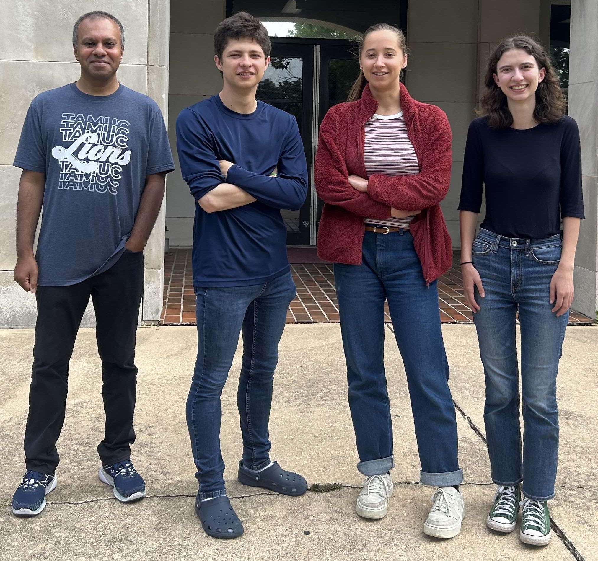 Dr. Seneviratne REU Group Photo